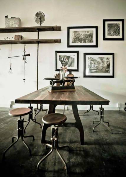 Clima rústico e antigo para os amantes do vintage mas com pegada masculina; Cadeiras de ferro e peças de colecionador para a decor. Clima rústico e antigo para os amantes do vintage mas com pegada masculina; Cadeiras de ferro e peças de colecionador para a decor.