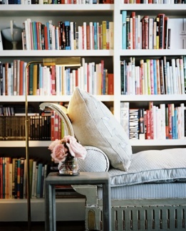 local aconchegante e iluminado