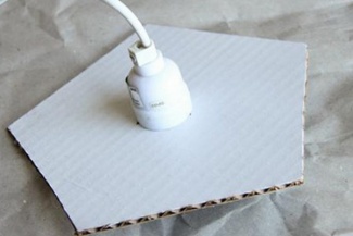 Monte a fiação e cole a base ao restante dos pentágonos.