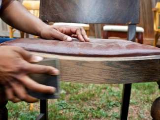 retirar o estofado da cadeira antes de pintar