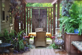 Aproveitar um espaço ao ar livre para colocar uma mesa é prioridade para a maioria das pessoa pesquisadas. Uma refeição no jardim revigora e afasta da vida agitada.