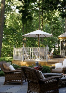 Uma coisa legal é investir nos móveis de artesões locais, garante um ar natural e tradicional.