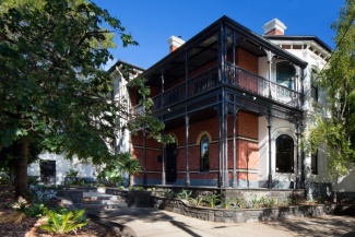 Ferro na estrutura bem em estilo art nouveau.