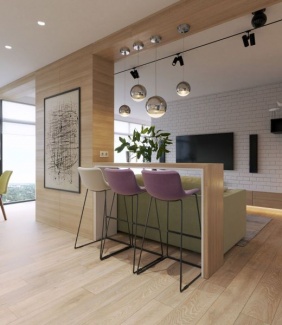 Aqui na cozinha o passa prato com acesso para a sala com cadeiras coloridas para quebrar os tons da madeira.