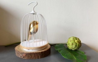 Parede neutra para destacar objetos ícones de design.