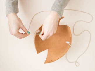 Coloque as miçangas; Pode ser colocado mais de um e com tamanhos diferentes!