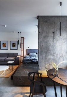 Apartamento Industrial - O banco de jantar é montado na base do quarto que é de mármore, só foi colocado uma almofada