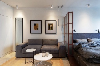  Apartamento Industrial - A mesma base da cama do outro lado serve com acesso adicional para a mesa na área da copa.