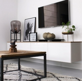 TV na Sala de Estar - Cote Maison