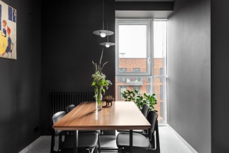 Decoração com preto e terracota