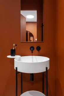 Decoração com preto e terracota